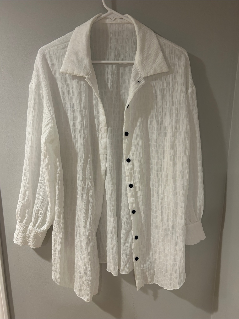 SHEIN White Textured Lightweight Shirt Jacket with Black Buttons